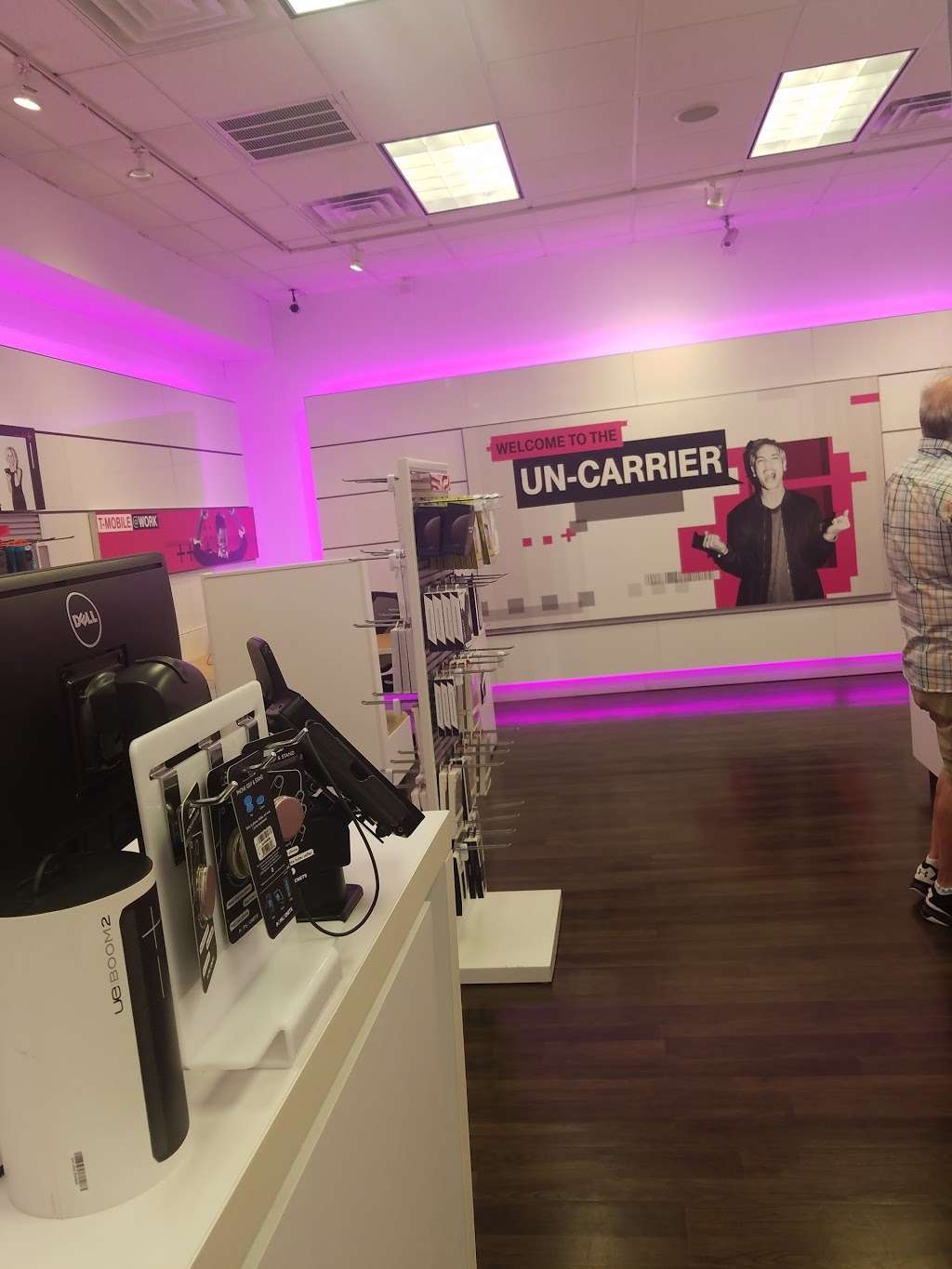 T-Mobile | 19250 W Lake Houston Pkwy, Humble, TX 77346 | Phone: (281) 852-4000