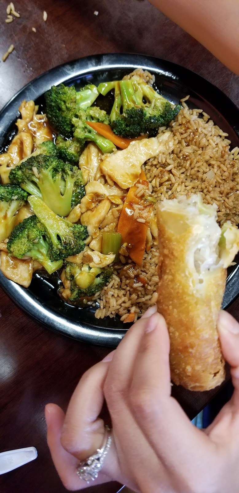 Yummy’s Express Asian Fusion | 11701 International Dr #430, Orlando, FL 32821, USA | Phone: (407) 778-1143