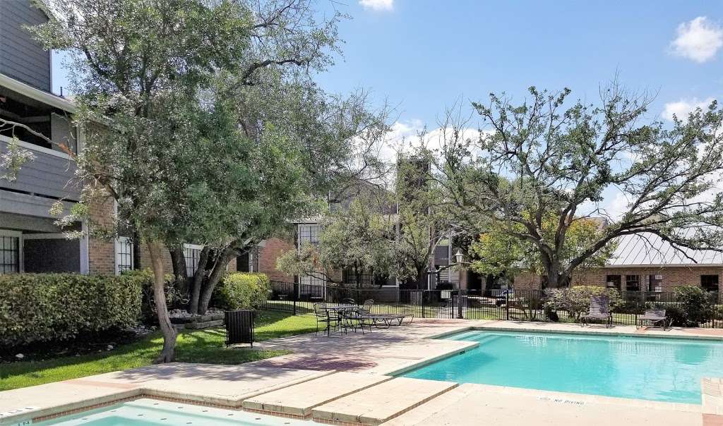 Silver Oaks Apartments | 7585 Ingram Rd, San Antonio, TX 78251, USA | Phone: (210) 706-3000