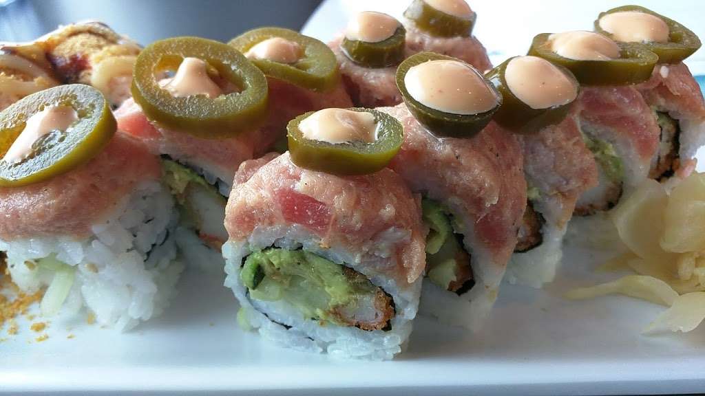 Hamachi Sushi Bar | 2801 Howard St, Chicago, IL 60645, USA | Phone: (773) 293-6904