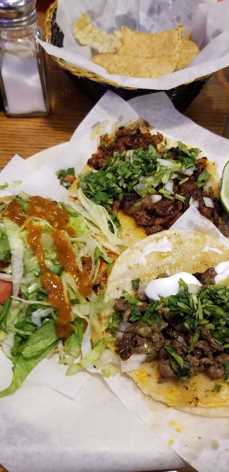 Taqueria Los Comales Lombard | 719 E Roosevelt Rd, Lombard, IL 60148 | Phone: (630) 656-1989