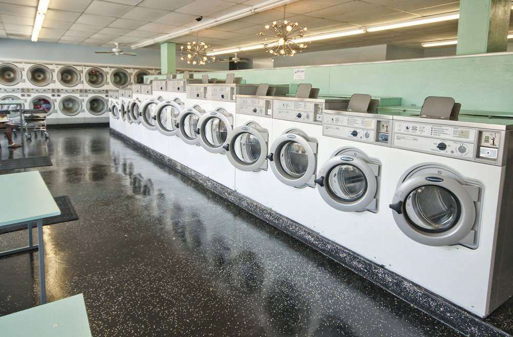 Bubble Room Laundromat - Mission - laundry  | Photo 3 of 10 | Address: 5050 Lamar Ave, Mission, KS 66202, USA | Phone: (913) 236-9274
