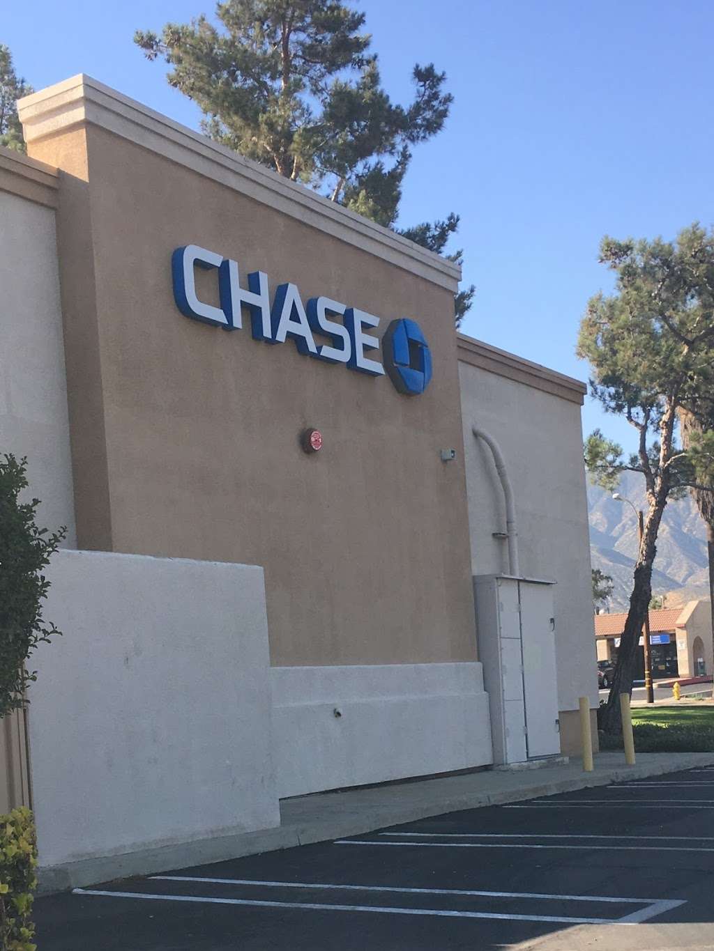 Chase Bank | 959 Kendall Dr, San Bernardino, CA 92407, USA | Phone: (909) 881-9840