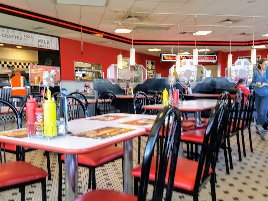 Steak n Shake | 320 W North Ave, West Chicago, IL 60185, USA | Phone: (630) 562-4370