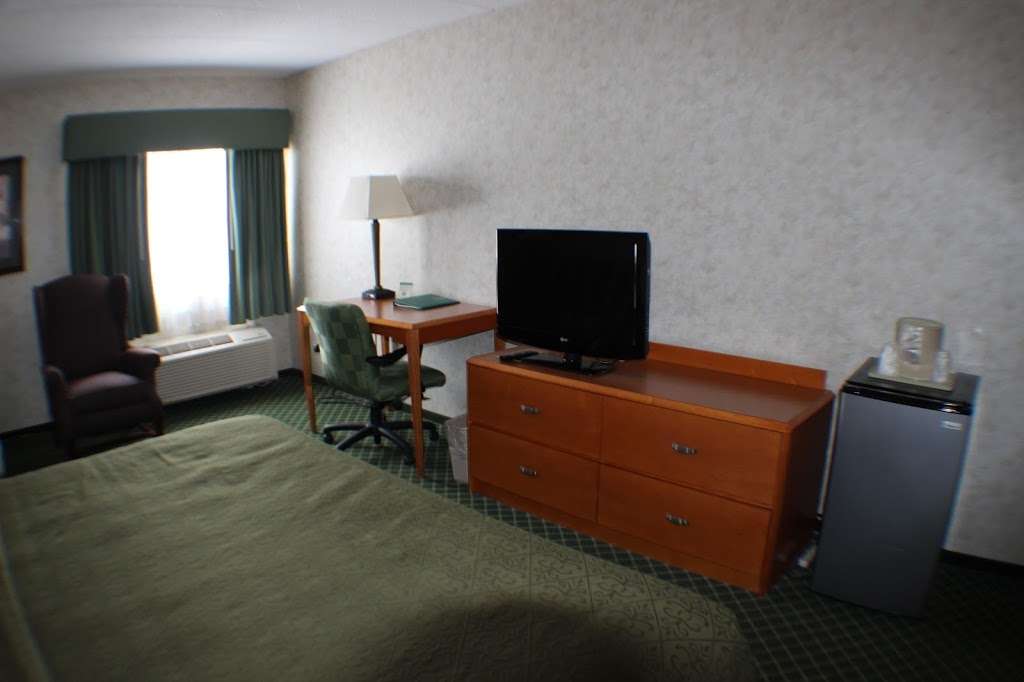 All Seasons Inn & Suites | 355 Washington Hwy, Smithfield, RI 02917, USA | Phone: (401) 232-2400