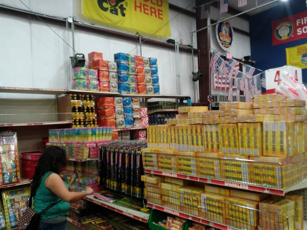 Sky King Fireworks | 3380 W New Haven Ave, Melbourne, FL 32904, USA | Phone: (321) 953-9901