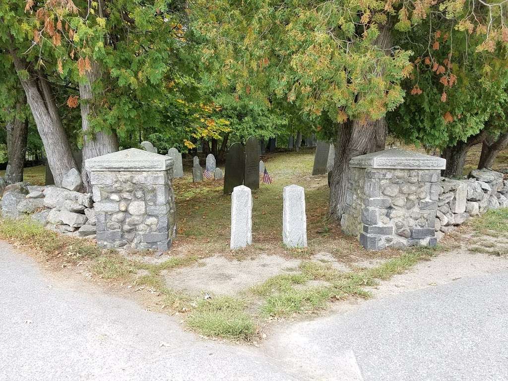 Central Burying Ground | 31 Lowell St, Carlisle, MA 01741