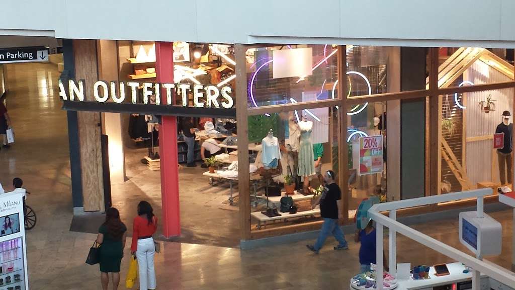 Urban Outfitters | 3200 S Las Vegas Blvd, Las Vegas, NV 89109, USA | Phone: (702) 794-4011