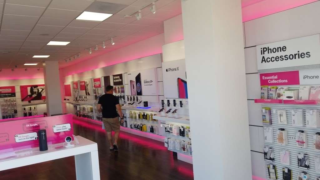 T-Mobile | 8801-8879 Villa La Jolla Dr, La Jolla, CA 92037 | Phone: (858) 200-2110