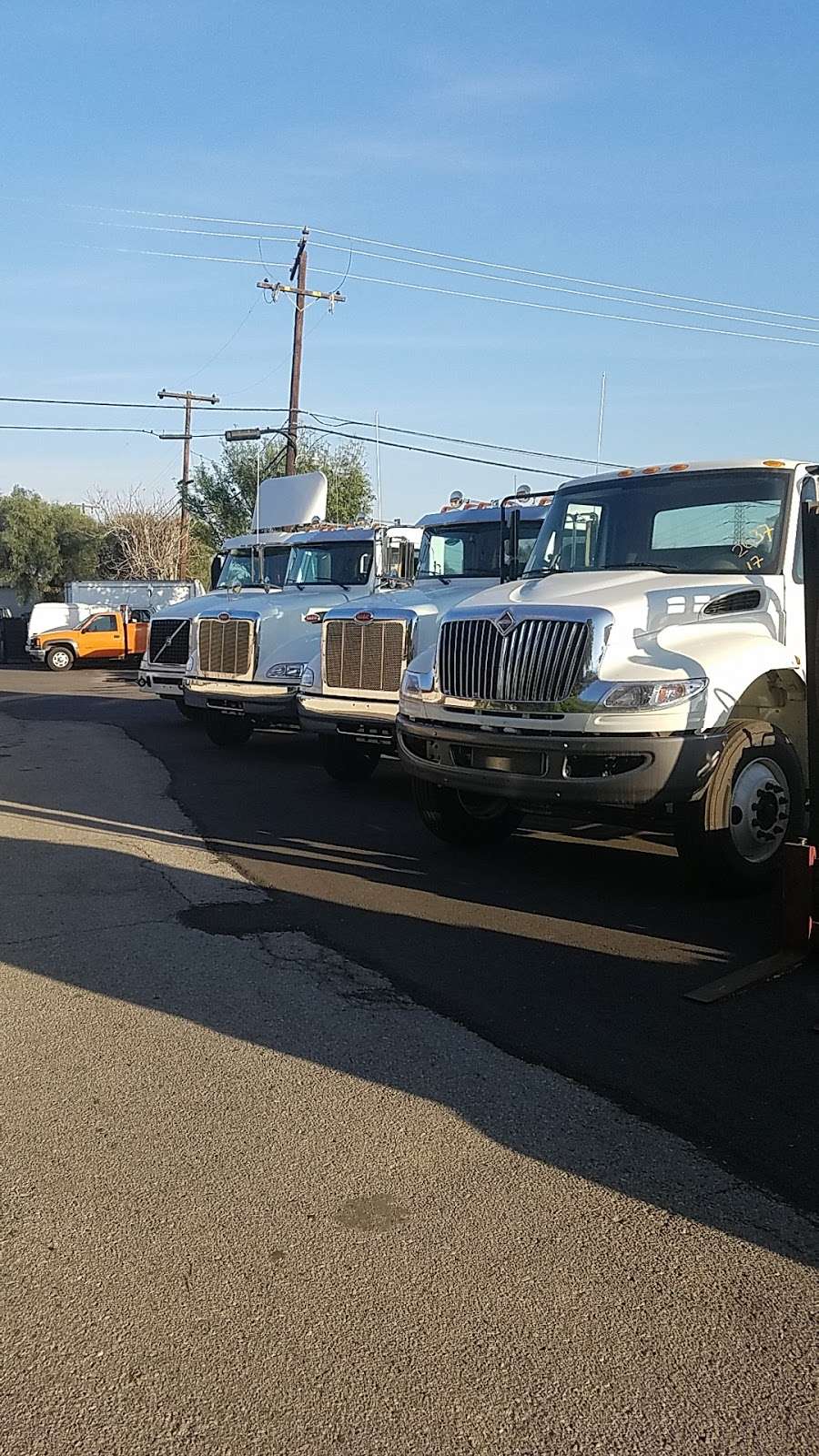 Little Truck Sales | 11311 Cedar Ave, Bloomington, CA 92316, USA | Phone: (909) 877-0741