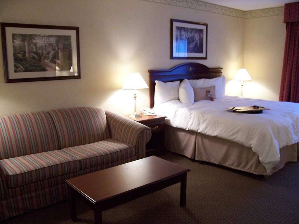 Hampton Inn Easton | 3723 Easton-Nazareth Hwy, Easton, PA 18045, USA | Phone: (610) 250-6500