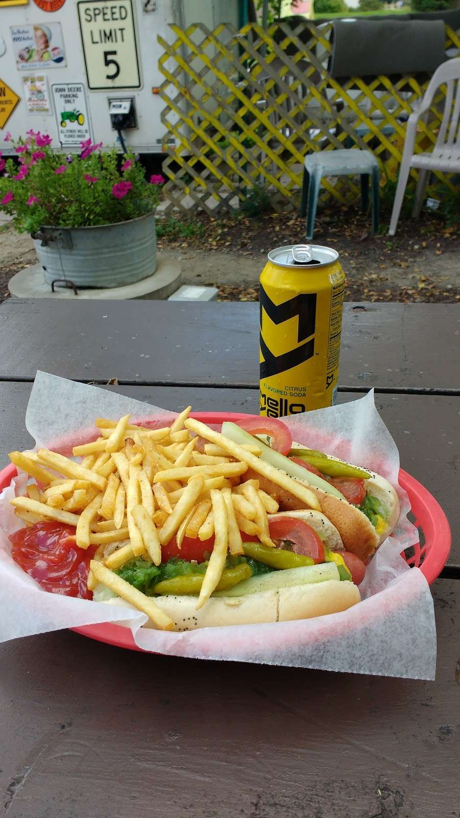 Leftys Chicago Style Hot Dogs | N7033 US-12, Elkhorn, WI 53121 | Phone: (262) 215-8266