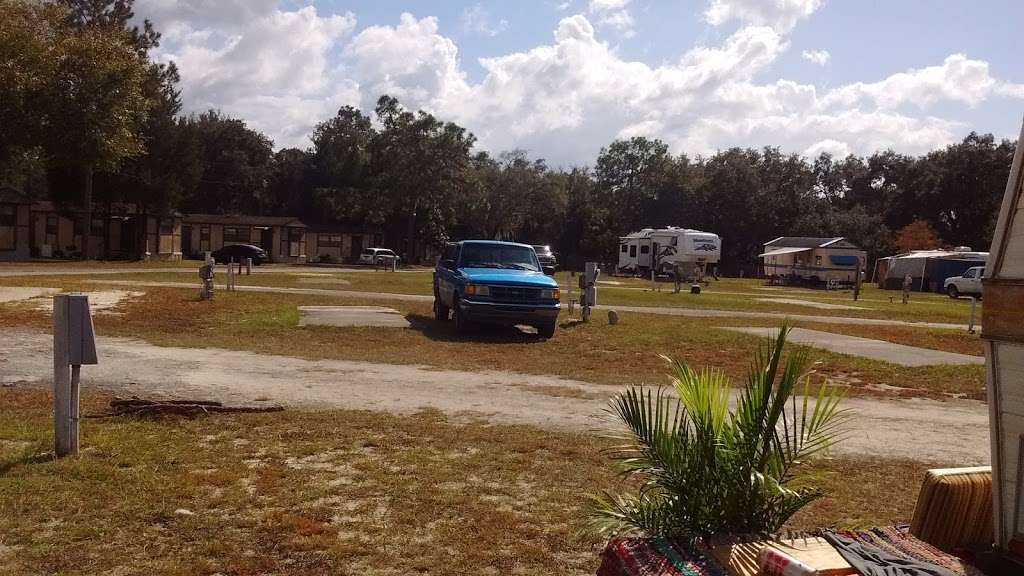 Robins Nest RV Park | 13400 NE 1st Street Rd, Silver Springs, FL 34488, USA | Phone: (352) 299-0645