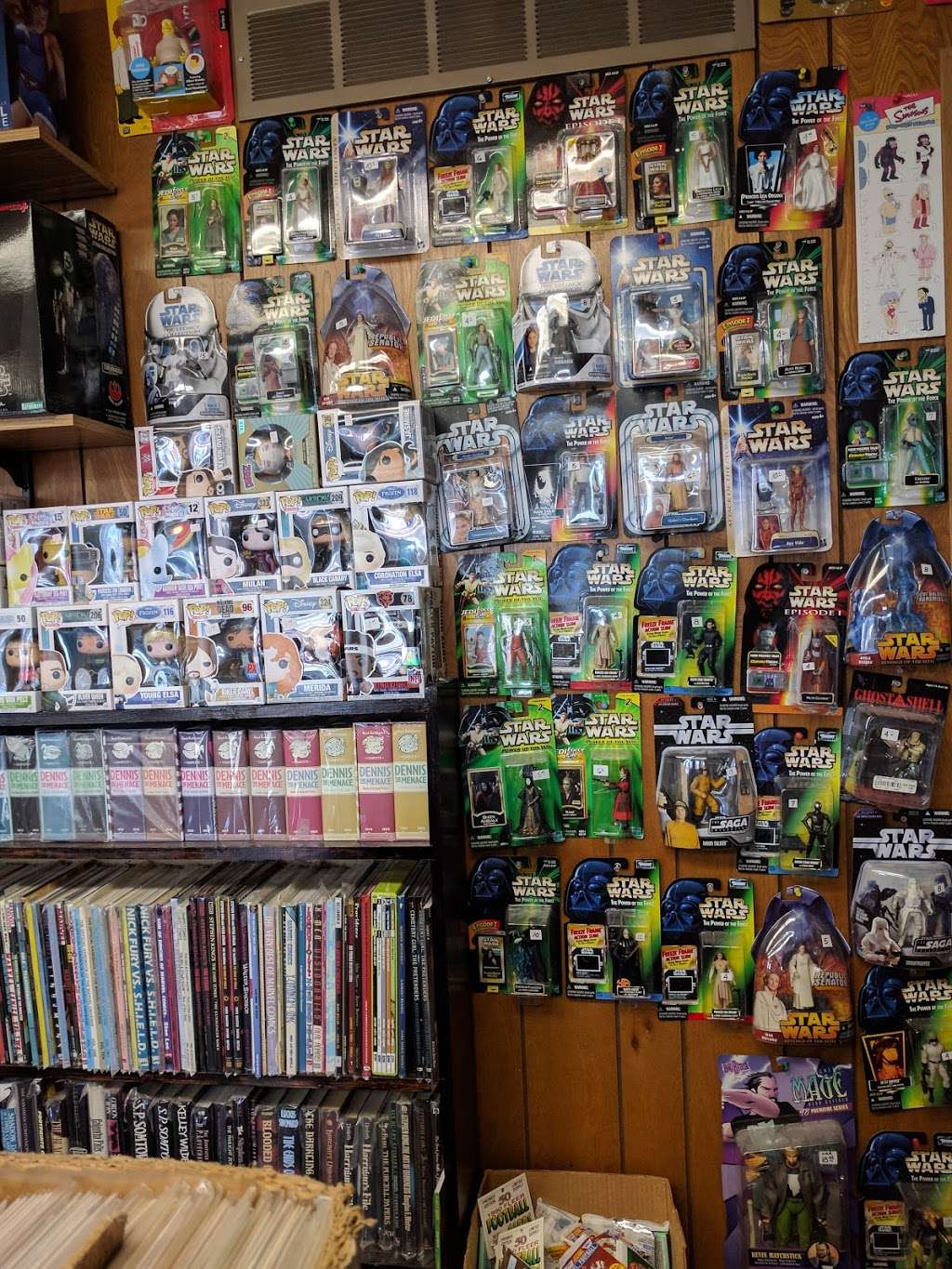 Thoms Comics & Collectibles | 817 Walnut Ave, Elgin, IL 60123, USA | Phone: (847) 697-5550