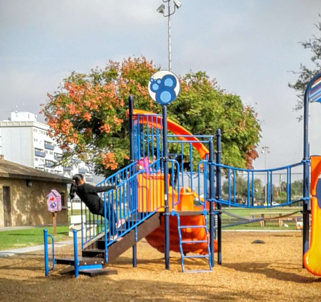 Simms Park | 16614 Clark Ave, Bellflower, CA 90706, USA | Phone: (562) 866-7510