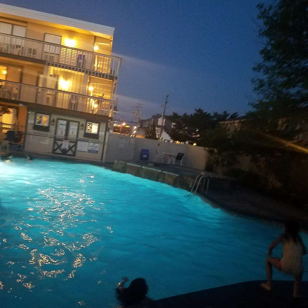 The Beachcomber Resort | 7900 Dune Dr, Avalon, NJ 08202, USA | Phone: (609) 368-5121