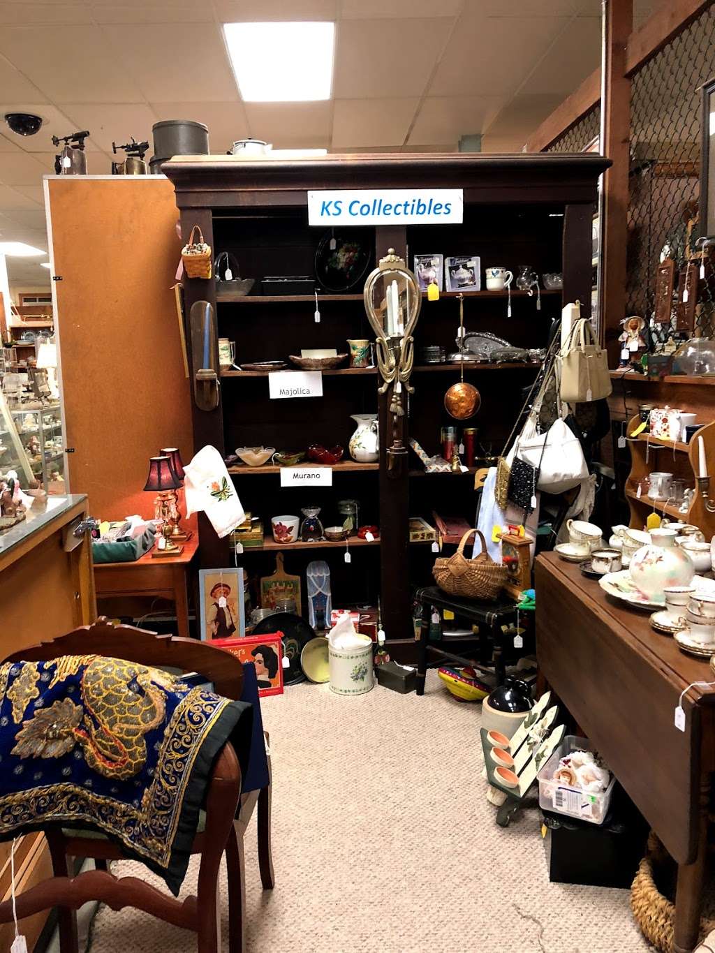 Quaker Antique Mall | 70 Tollgate Rd, Quakertown, PA 18951 | Phone: (215) 538-9445