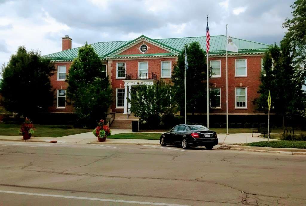 Wheaton City Hall | 303 W Wesley St, Wheaton, IL 60187, USA | Phone: (630) 260-2000