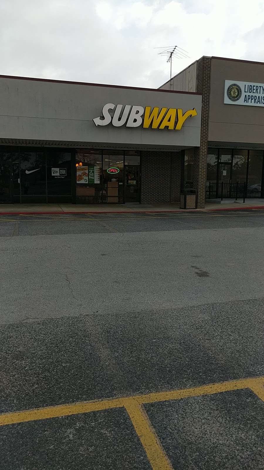 Subway | 1709 E Houston St, Cleveland, TX 77327, USA | Phone: (281) 659-2500