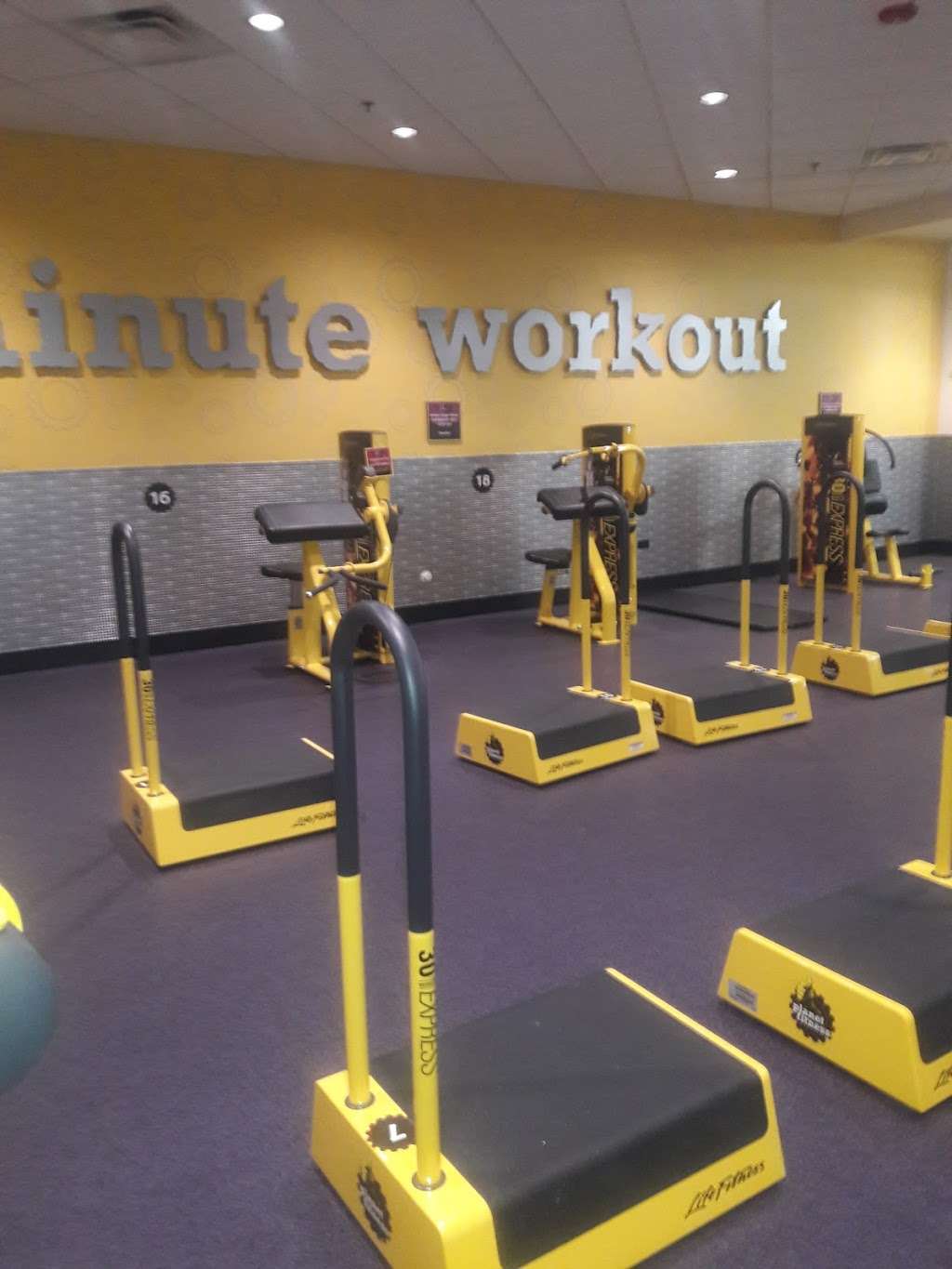 Planet Fitness | 525 W Lake St, Addison, IL 60101 | Phone: (331) 979-7169