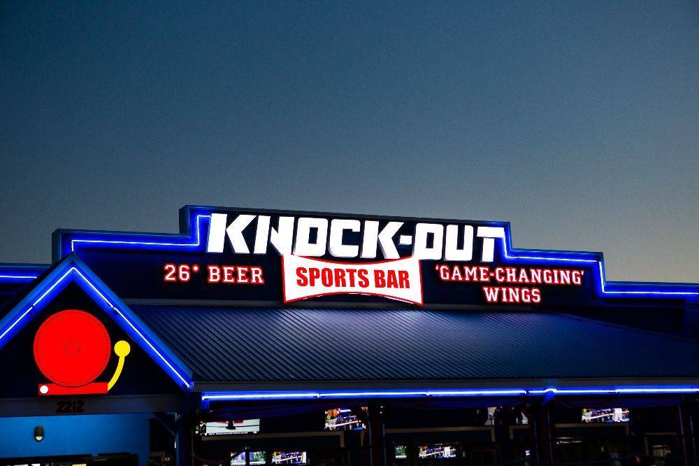 Knockout Sports Bar | 2212 W Northwest Hwy, Dallas, TX 75220, USA | Phone: (469) 872-0183