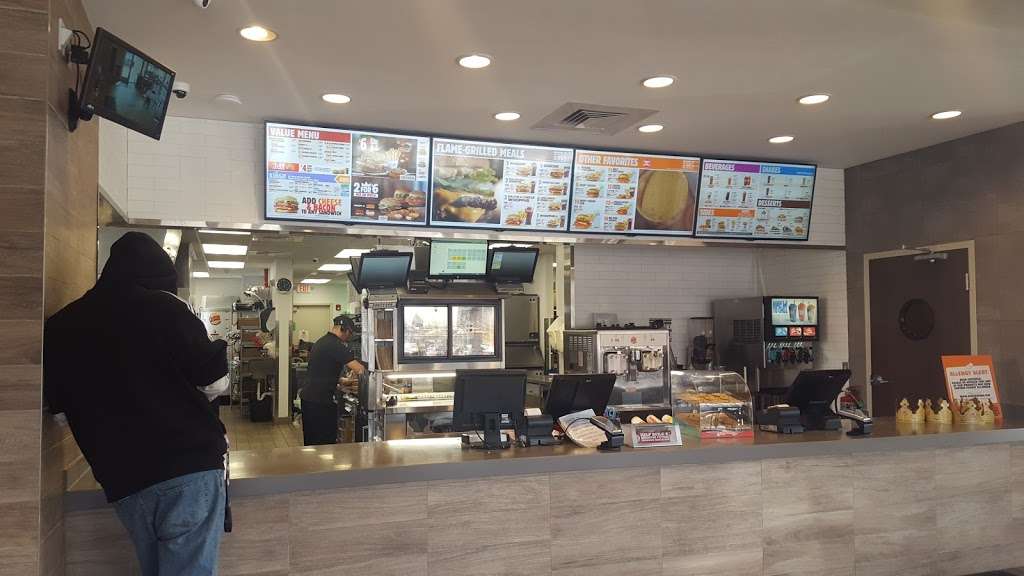 Burger King | 1835 Marketview Dr, Yorkville, IL 60560, USA | Phone: (866) 394-2493