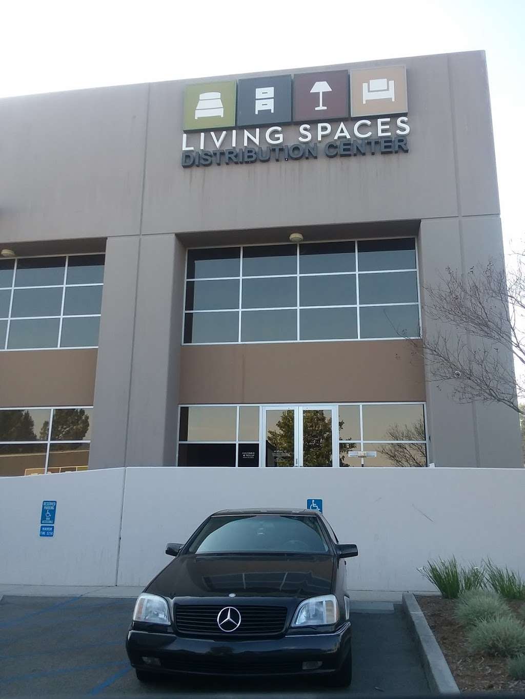 Living Spaces Distribution Center | 3994 S Riverside Ave, Colton, CA 92324, USA | Phone: (877) 266-7300