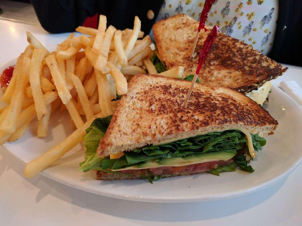 Rubys Diner | 245 N Harbor Dr, Redondo Beach, CA 90277, USA | Phone: (310) 376-7829