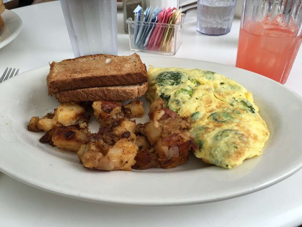 Dune Grass Cafe | 58 Bridge Ave, Bay Head, NJ 08742, USA | Phone: (848) 232-1300