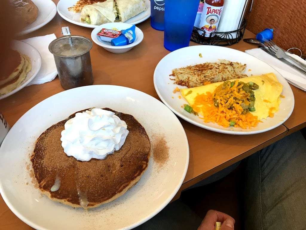 Aunt Emmas Pancake Restaurant | 700 E St, Chula Vista, CA 91910, USA | Phone: (619) 427-2722