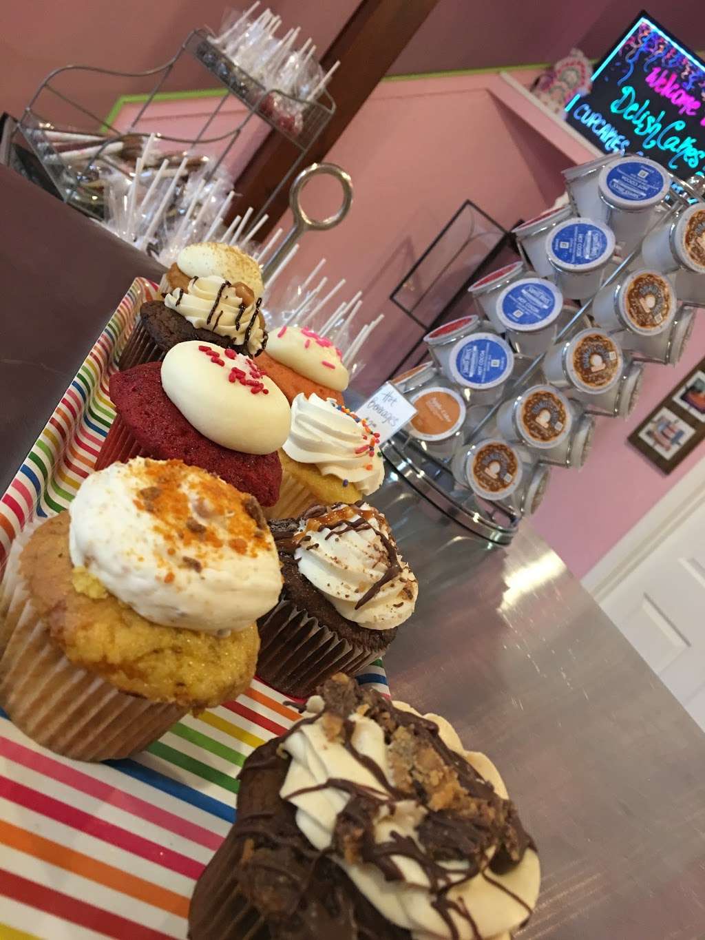 Delish Cakes | 213 E Chicago St, Elgin, IL 60120, USA | Phone: (224) 535-8882