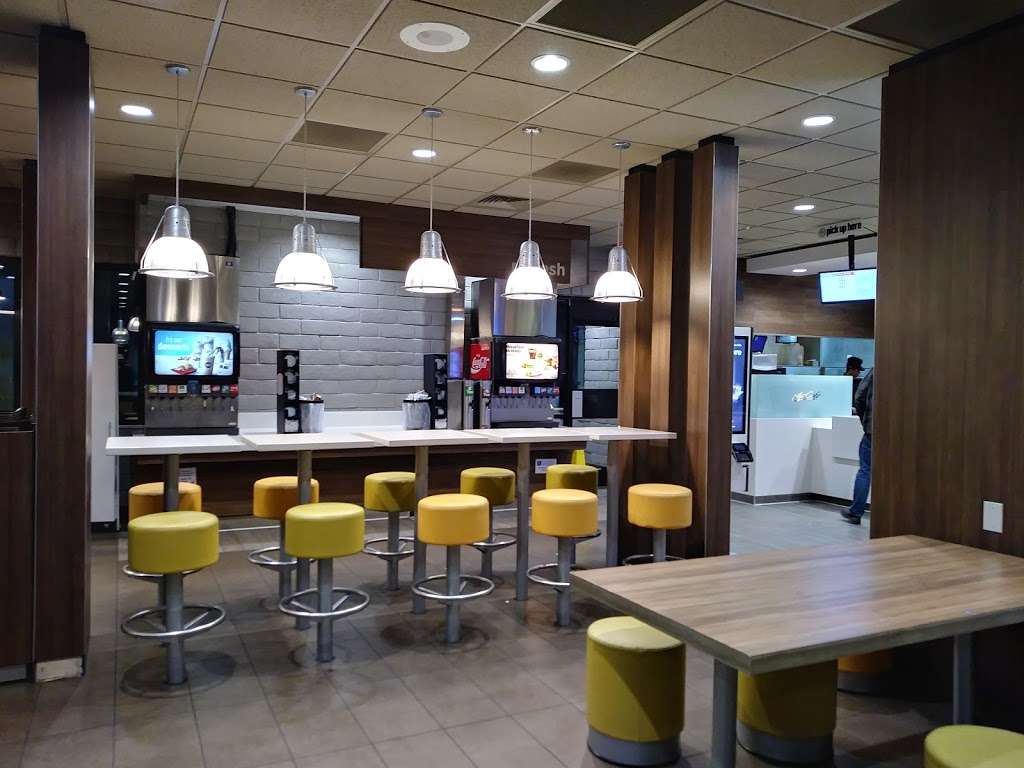 McDonalds | 2571 Commerce Pkwy, Barstow, CA 92311, USA | Phone: (760) 253-2200