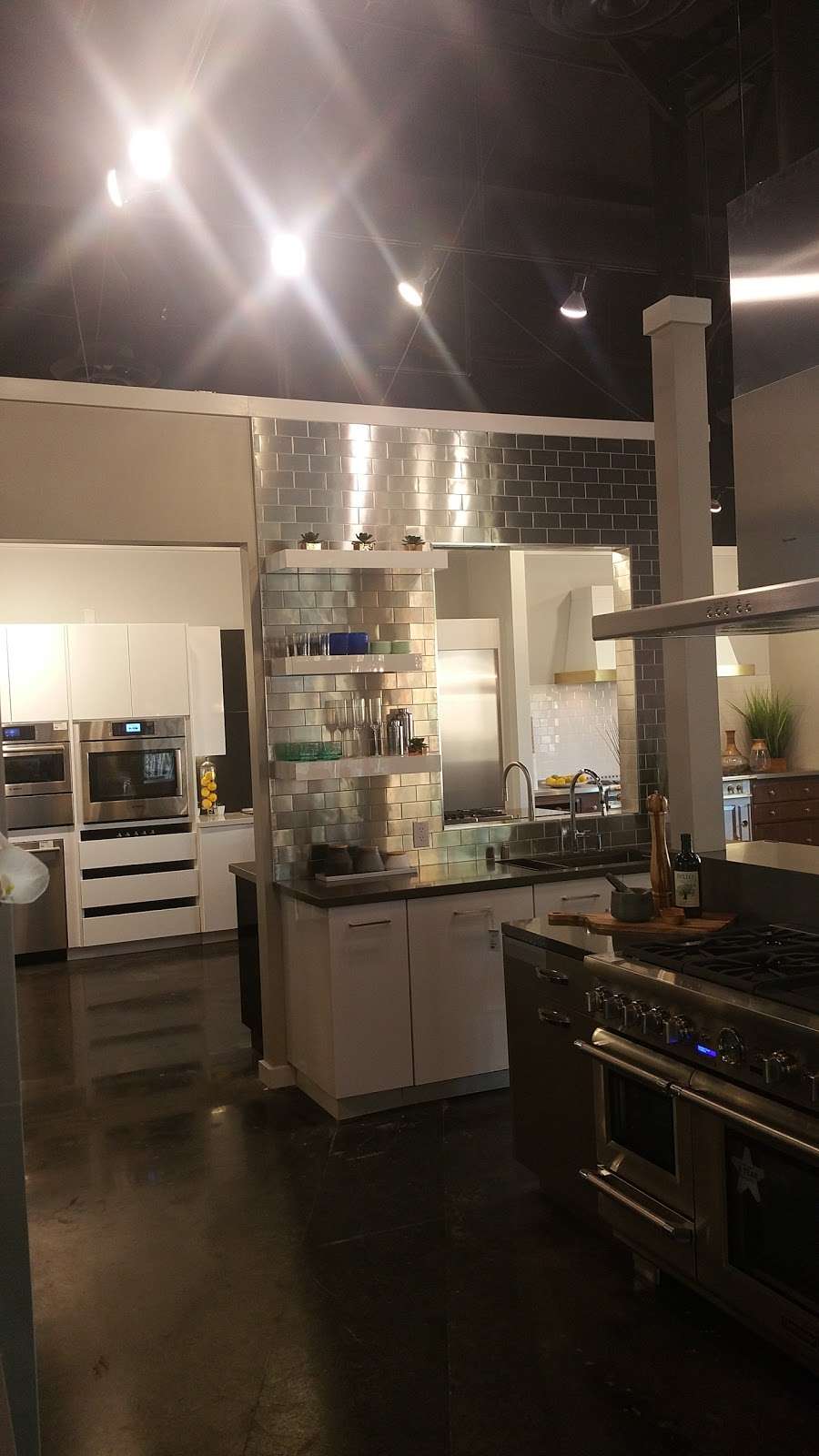 Ferguson Bath, Kitchen & Lighting Gallery | 6416 Variel Ave, Woodland Hills, CA 91367 | Phone: (818) 593-7220