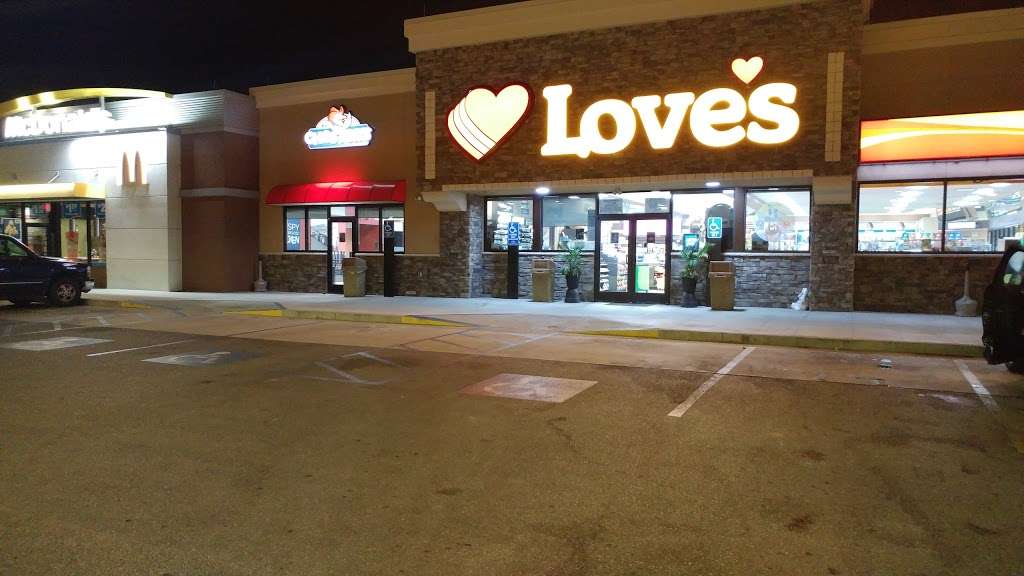 Loves Travel Stop | 350 E Walnut St, Hungerford, TX 77448 | Phone: (979) 532-1503