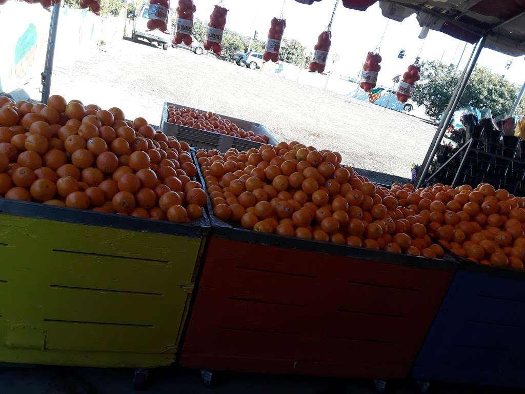 Santiagos Fruit Stand | 4551 Olivas Park Dr, Ventura, CA 93001, USA | Phone: (805) 256-2656