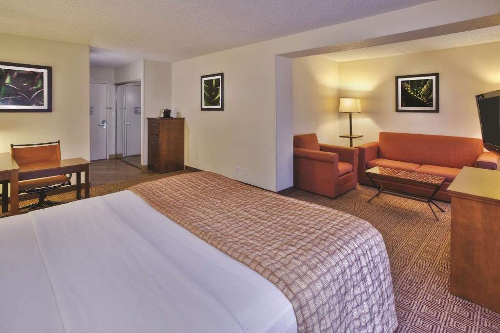 La Quinta Inn & Suites Danbury | 116 Newtown Rd, Danbury, CT 06810, USA | Phone: (203) 798-1200