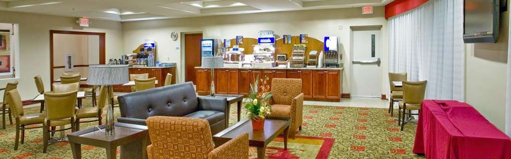 Holiday Inn Express & Suites Orlando South-Davenport | 4050 Hotel Dr, Davenport, FL 33897, USA | Phone: (863) 420-6611