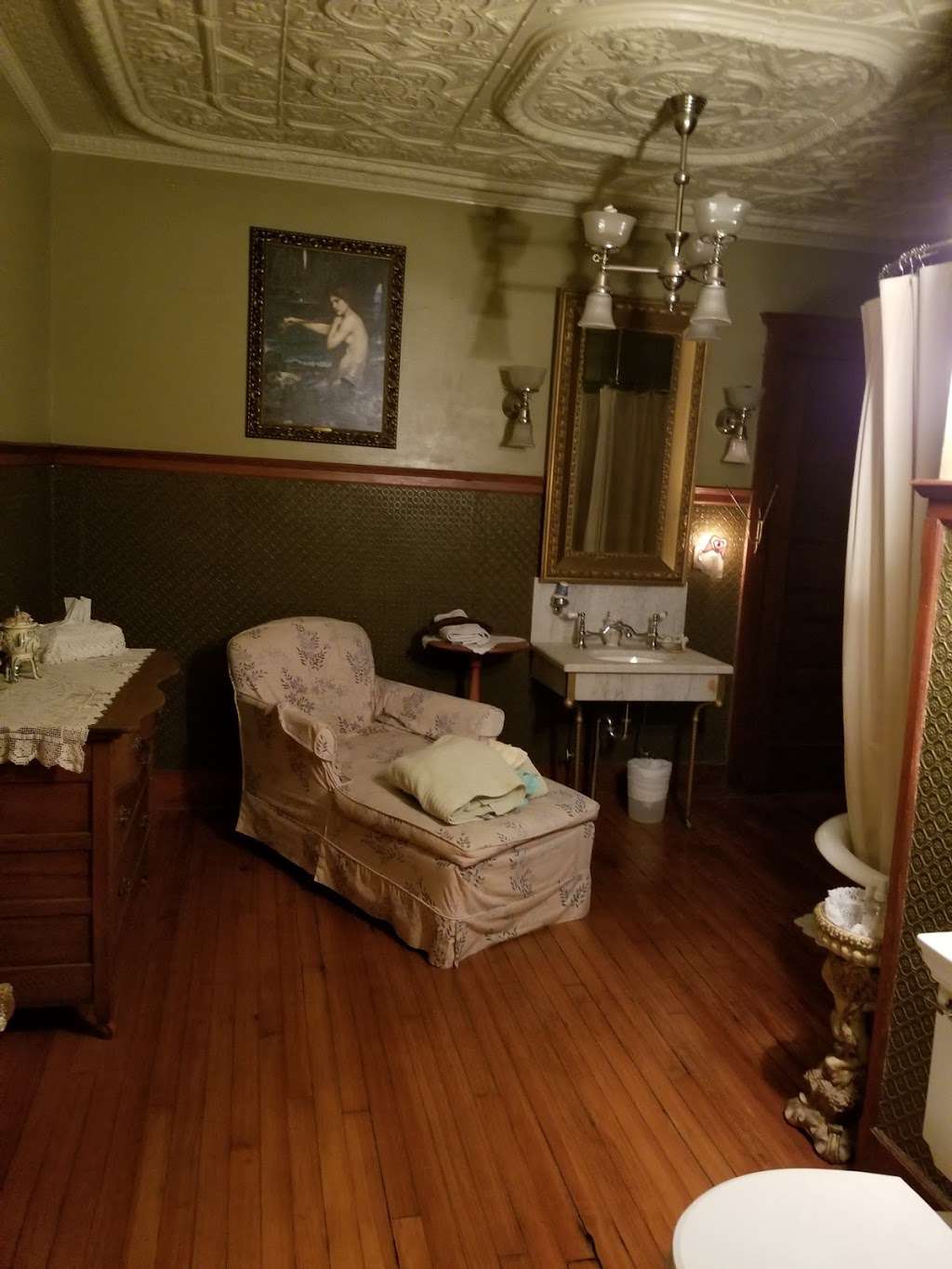 Gilded Cupid B & B | 40 W Broadway, Jim Thorpe, PA 18229, USA | Phone: (570) 325-5453