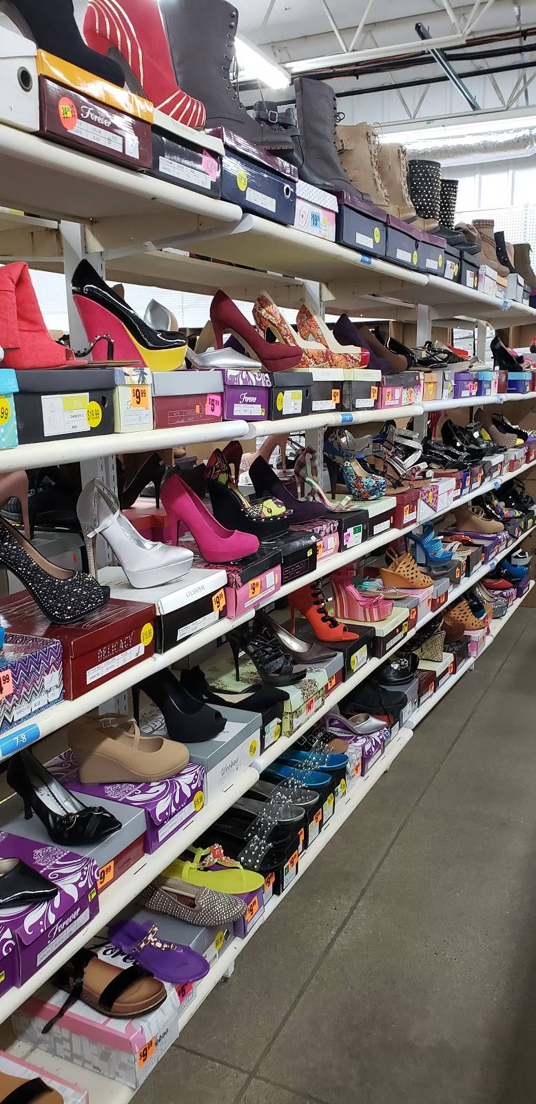 Drew Shoe Factory Outlet | 4141 E Broad St, Columbus, OH 43213, USA | Phone: (614) 754-8972