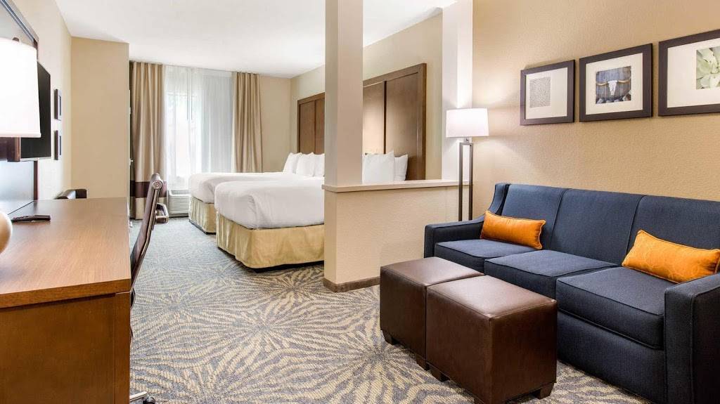 Comfort Suites - South Austin | 5001 S IH 35 Frontage Rd, Austin, TX 78744, USA | Phone: (512) 953-8392