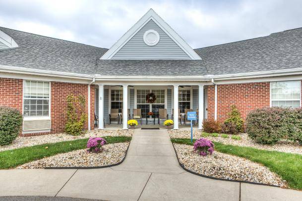 Carriage Court of Grove City | 2320 Sonora Dr, Grove City, OH 43123 | Phone: (614) 929-2518