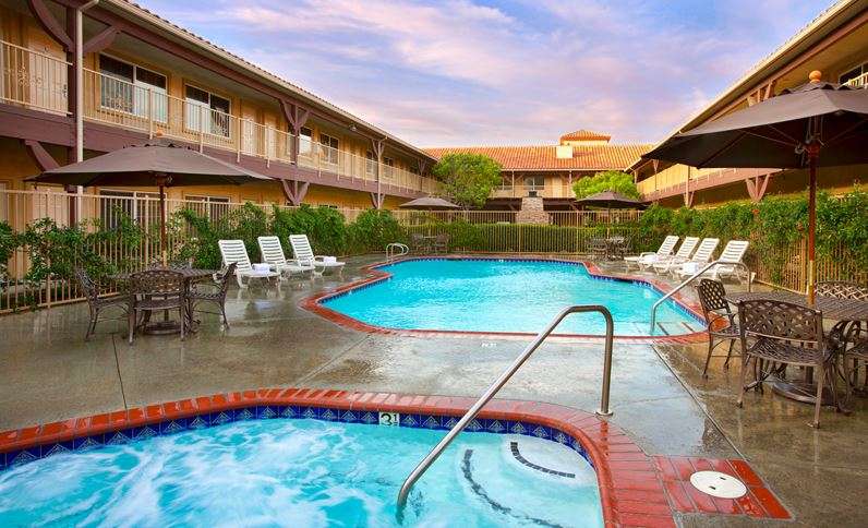 Ayres Lodge and Suites Corona West | 1900 Frontage Rd, Corona, CA 92882, USA | Phone: (951) 738-9113