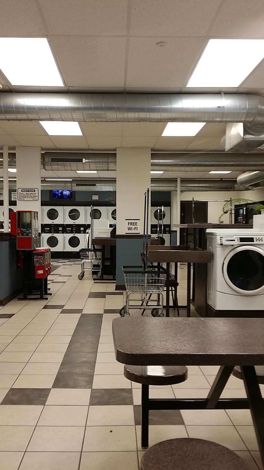 Maytag Laundromat | 2510 S Kinnickinnic Ave, Milwaukee, WI 53207, USA | Phone: (414) 744-7090