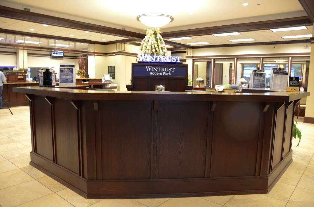 Wintrust Bank - Rogers Park | 7555 N Western Ave, Chicago, IL 60645, USA | Phone: (773) 262-1100