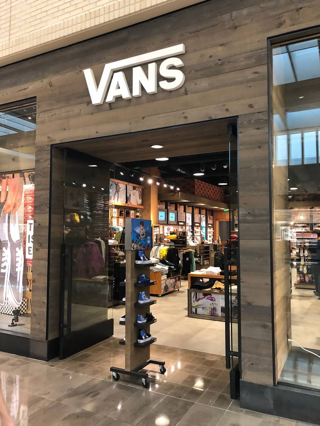 vans store aventura mall