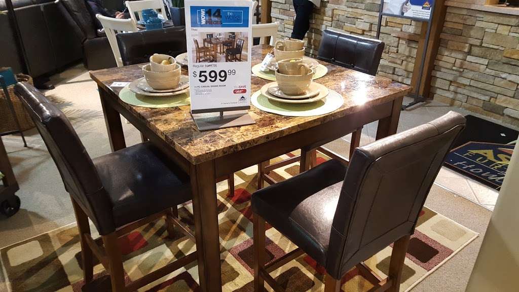 Ashley HomeStore | 2451 S Randall Rd, Algonquin, IL 60102, USA | Phone: (847) 960-8300