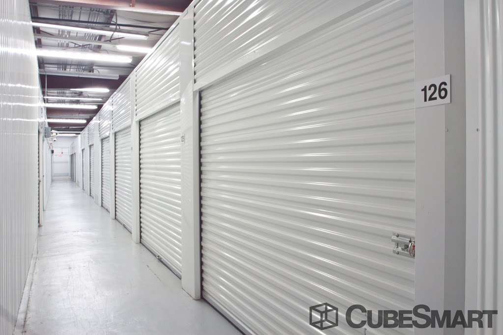 CubeSmart Self Storage | 15707 Bellaire Blvd, Houston, TX 77083, USA | Phone: (281) 561-6232