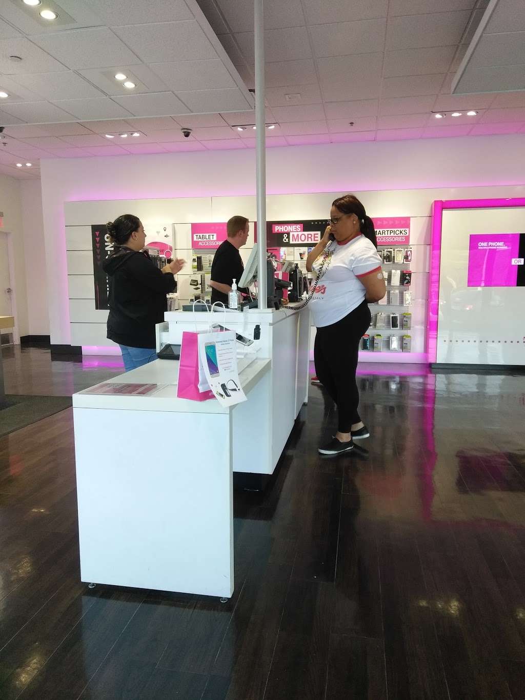 T-Mobile | 800 Baltimore Pike, Springfield, PA 19064, USA | Phone: (610) 543-2608