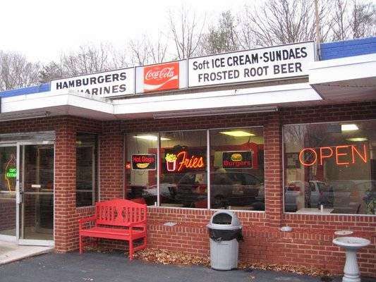 Twin Kiss Drive Inn / restaurant, ice-cream | 7415 Crain Hwy, La Plata, MD 20646, USA | Phone: (240) 419-8799