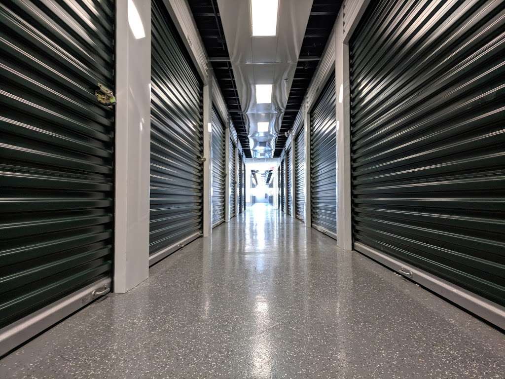 Extra Space Storage | 1051 Kettle Ave, North Aurora, IL 60542, USA | Phone: (630) 395-7417